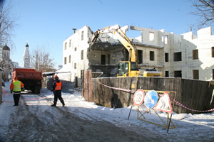Снос незаконной постройки в Апрелевке